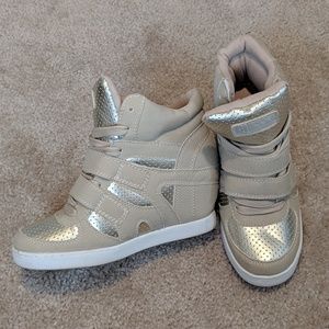 Sneaker wedges